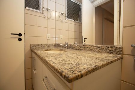 Apartamento para alugar com 65m², 2 quartos e 1 vaga Apartamento para alugar com 65m², 2 quartos e 1 vagaBanheiro da Suíte