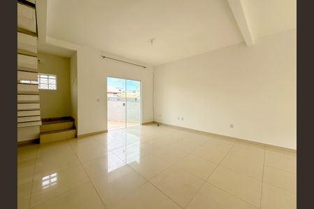 Casa para alugar com 91m², 2 quartos e 2 vagasSala 