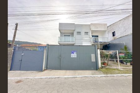 Casa para alugar com 91m², 2 quartos e 2 vagasFachada
