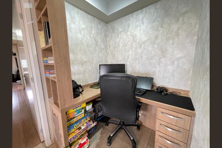 Apartamento à venda com 149m², 3 quartos e 2 vagas Apartamento à venda com 149m², 3 quartos e 2 vagasEscritório