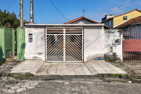 Casa para alugar com 80m², 2 quartos e 2 vagasFachada