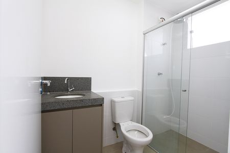 Banheiro de kitnet/studio para alugar com 1 quarto, 19m² em Vila Amaral, Belo Horizonte