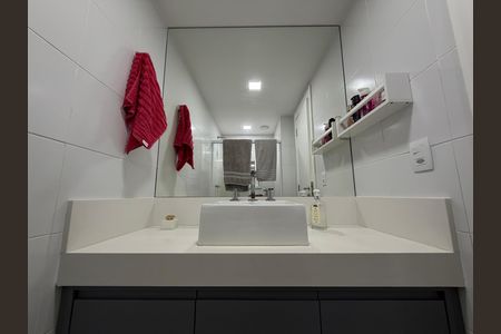 Banheiro da suíte de apartamento para alugar com 3 quartos, 90m² em Barra Olímpica, Rio de Janeiro