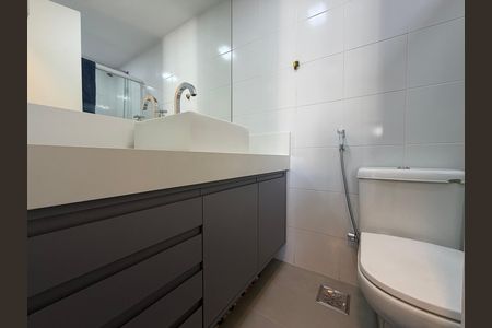 Apartamento para alugar com 90m², 3 quartos e 1 vaga Apartamento para alugar com 90m², 3 quartos e 1 vagaBanheiro social