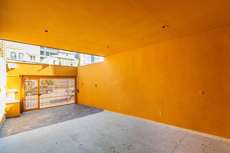 Garagem de casa para alugar com 4 quartos, 330m² em Pompeia, São Paulo