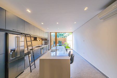 Cozinha de casa para alugar com 4 quartos, 330m² em Pompeia, São Paulo