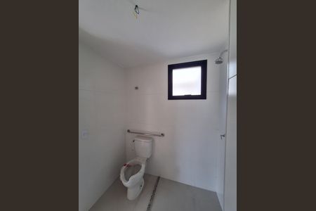 Banheiro de kitnet/studio para alugar com 1 quarto, 39m² em Ingá, Niterói