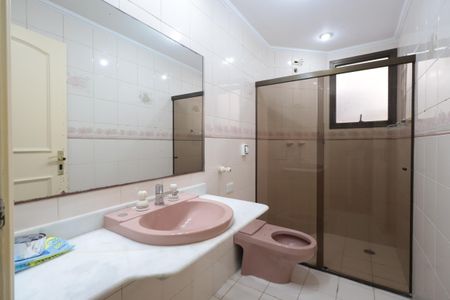 Apartamento à venda com 191m², 4 quartos e 3 vagasBanheiro da Suíte 2
