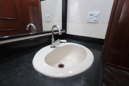 Apartamento à venda com 191m², 4 quartos e 3 vagasBanheiro da Suíte