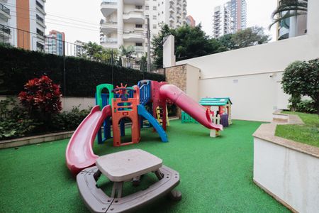 Apartamento à venda com 191m², 4 quartos e 3 vagasÁrea comum - Playground