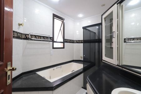 Apartamento à venda com 191m², 4 quartos e 3 vagasBanheiro da Suíte