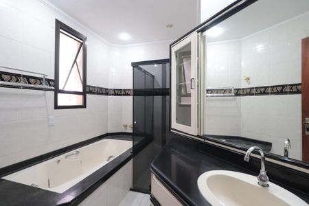 Apartamento à venda com 191m², 4 quartos e 3 vagasBanheiro da Suíte