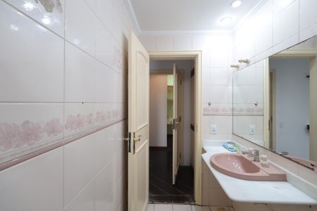 Apartamento à venda com 191m², 4 quartos e 3 vagasBanheiro da Suíte 2