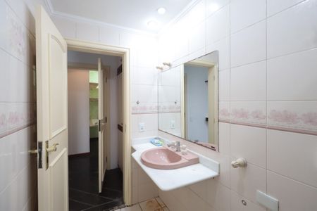 Apartamento à venda com 191m², 4 quartos e 3 vagasBanheiro da Suíte 2