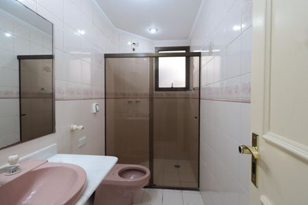 Apartamento à venda com 191m², 4 quartos e 3 vagasBanheiro da Suíte 2