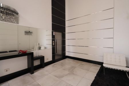 Apartamento à venda com 191m², 4 quartos e 3 vagasHall social