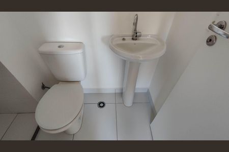 Banheiro de apartamento para alugar com 2 quartos, 33m² em Fazenda Aricanduva, São Paulo