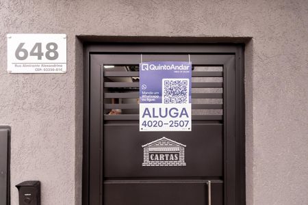 Placa instalada de casa para alugar com 1 quarto, 26m² em Vila Invernada, São Paulo