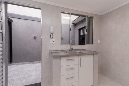 Cozinha de casa para alugar com 1 quarto, 24m² em Vila Invernada, São Paulo