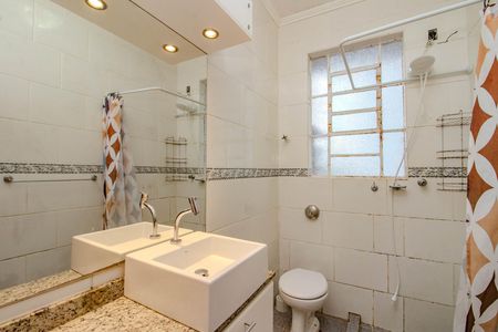 Banheiro de apartamento para alugar com 3 quartos, 68m² em Jardim São Pedro, Porto Alegre