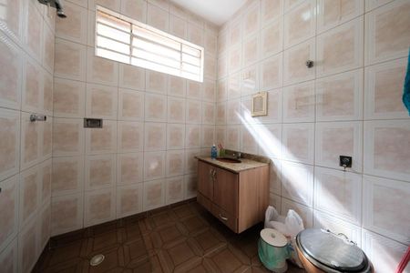 Casa à venda com 403m², 4 quartos e 4 vagasBanheiro 2