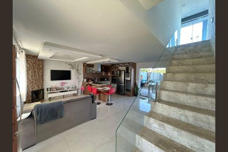 Casa à venda com 216m², 3 quartos e 4 vagasSala/Cozinha