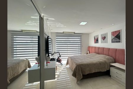 Casa à venda com 216m², 3 quartos e 4 vagasSuite 2
