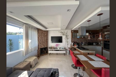 Casa à venda com 216m², 3 quartos e 4 vagasSala/Cozinha