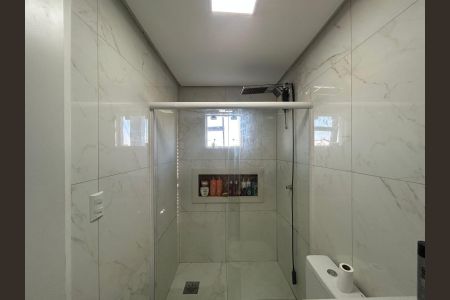 Casa à venda com 216m², 3 quartos e 4 vagasBanheiro da Suíte 2