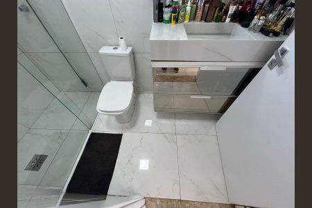 Casa à venda com 216m², 3 quartos e 4 vagasBanheiro da Suíte 2