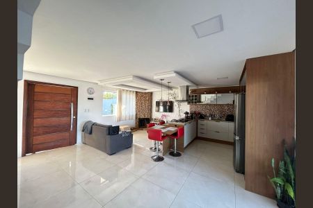 Casa à venda com 216m², 3 quartos e 4 vagasSala/Cozinha