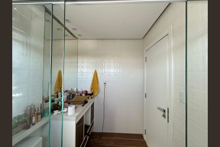 Casa à venda com 216m², 3 quartos e 4 vagasBanheiro da Suíte 1