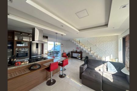 Casa à venda com 216m², 3 quartos e 4 vagasSala/Cozinha