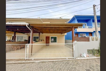 Casa para alugar com 100m², 2 quartos e 1 vagaFachada