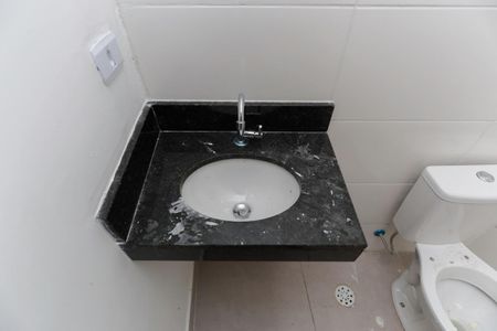 Banheiro da suíte de apartamento para alugar com 2 quartos, 45m² em Parada Inglesa, São Paulo