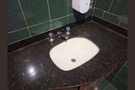 Casa à venda com 350m², 5 quartos e 4 vagas Casa à venda com 350m², 5 quartos e 4 vagasBanheiro 2