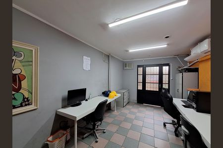 Casa à venda com 350m², 5 quartos e 4 vagas Casa à venda com 350m², 5 quartos e 4 vagasQuarto 2