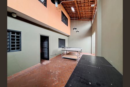 Casa à venda com 350m², 5 quartos e 4 vagas Casa à venda com 350m², 5 quartos e 4 vagasQuintal