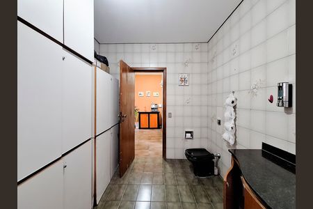 Casa à venda com 350m², 5 quartos e 4 vagas Casa à venda com 350m², 5 quartos e 4 vagasBanheiro 3