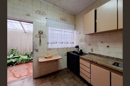 Casa à venda com 350m², 5 quartos e 4 vagas Casa à venda com 350m², 5 quartos e 4 vagasCozinha