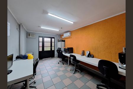 Casa à venda com 350m², 5 quartos e 4 vagas Casa à venda com 350m², 5 quartos e 4 vagasQuarto 2