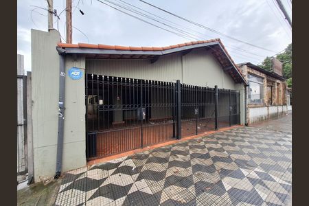 Casa à venda com 350m², 5 quartos e 4 vagas Casa à venda com 350m², 5 quartos e 4 vagasFachada