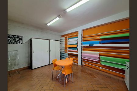 Casa à venda com 350m², 5 quartos e 4 vagas Casa à venda com 350m², 5 quartos e 4 vagasSalão