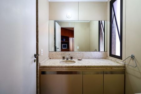 Apartamento à venda com 4 quartos, 263m² em Real Parque, São Paulo