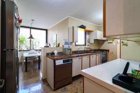 Apartamento à venda com 4 quartos, 263m² em Real Parque, São Paulo