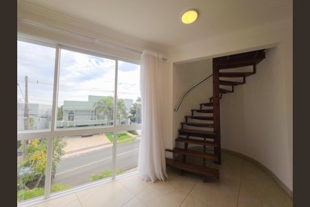 Casa de condomínio para alugar com 300m², 3 quartos e 4 vagasSala