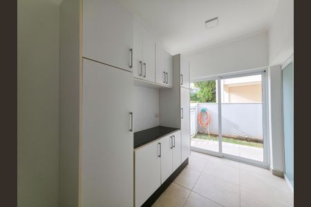 Casa de condomínio para alugar com 300m², 3 quartos e 4 vagasÁrea de Serviço