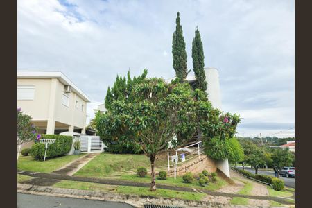 Casa de condomínio para alugar com 300m², 3 quartos e 4 vagasFachada