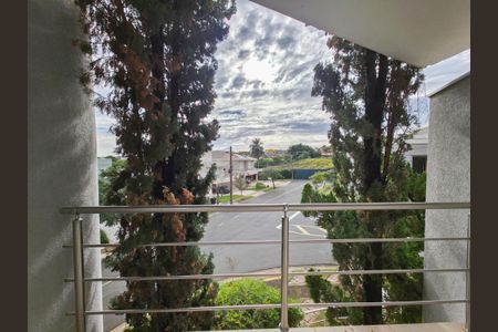 Casa de condomínio para alugar com 300m², 3 quartos e 4 vagasVaranda