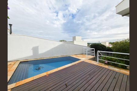 Casa de condomínio para alugar com 300m², 3 quartos e 4 vagasÁrea externa